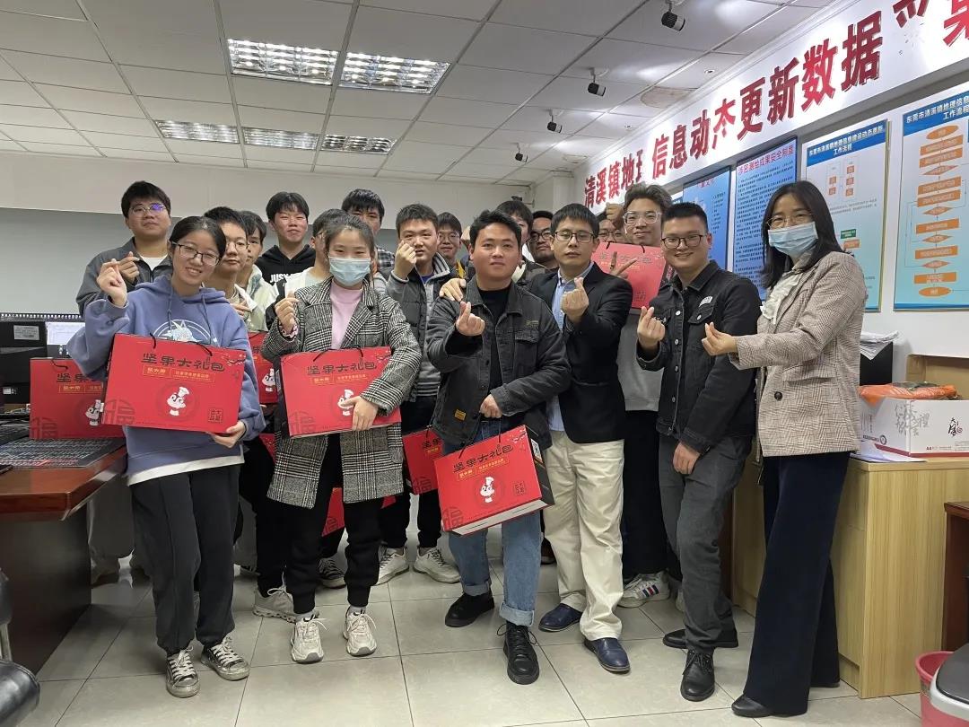 �߷�ο�ʣ�����������ţ��������Ǽ��Ŷ����ж�ȷ����Ŀ��Ա�����͵ء������꣡